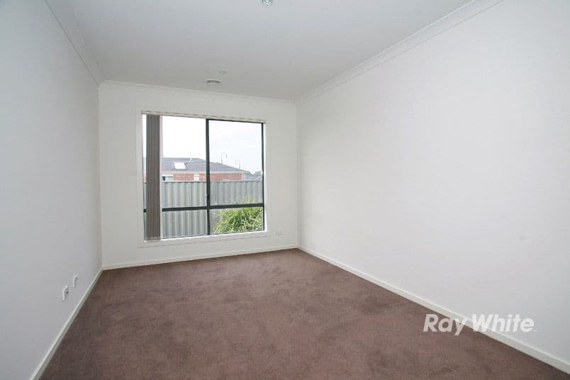 56 Bradford Drive, CRANBOURNE EAST VIC 3977, Cranbourne East - Thumbnail 5