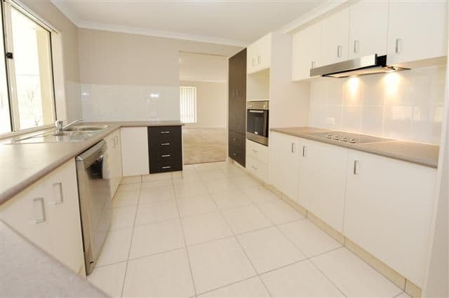 21 Lingwoodock Place, GLADSTONE QLD 4680, Gladstone - Thumbnail 2