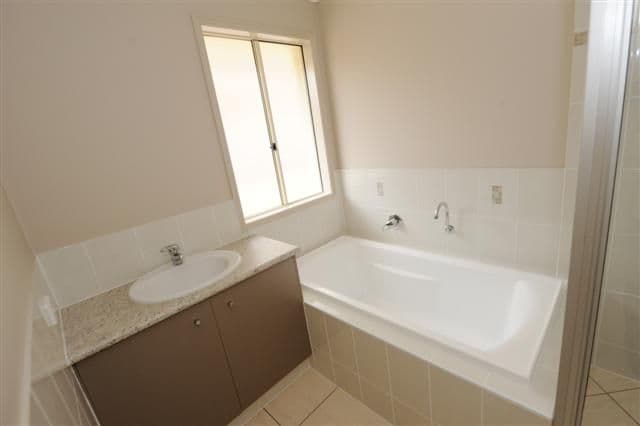 21 Lingwoodock Place, GLADSTONE QLD 4680, Gladstone - Thumbnail 3