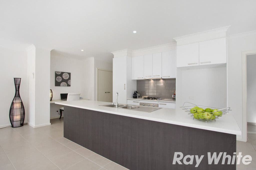 18 Adriatic Way, Pakenham VIC 3810, Pakenham - Thumbnail 2