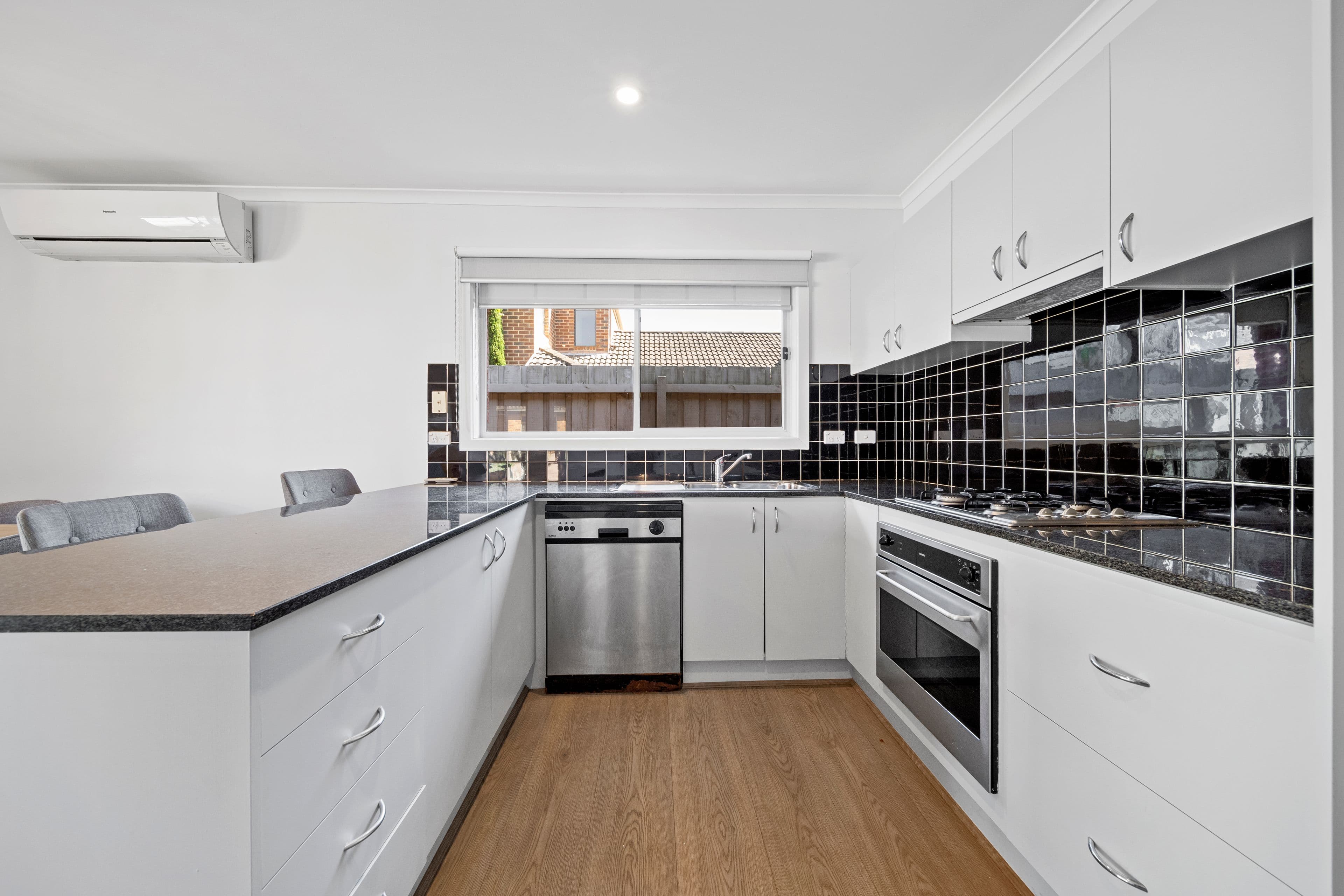 19 Earls Court, Wantirna South VIC 3152, Wantirna South - Thumbnail 2