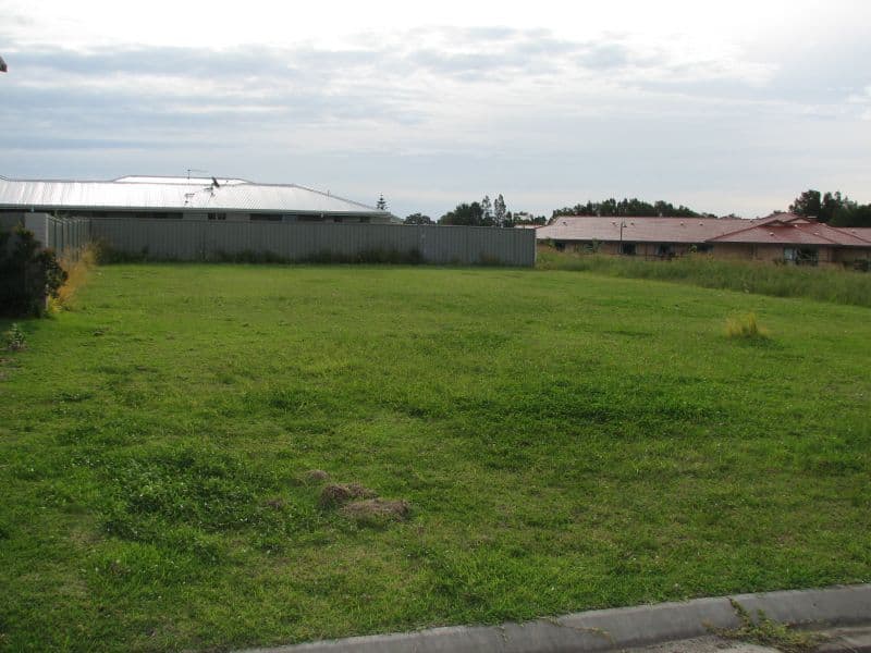 2 William Avenue, YAMBA NSW 2464, Yamba - Thumbnail 2
