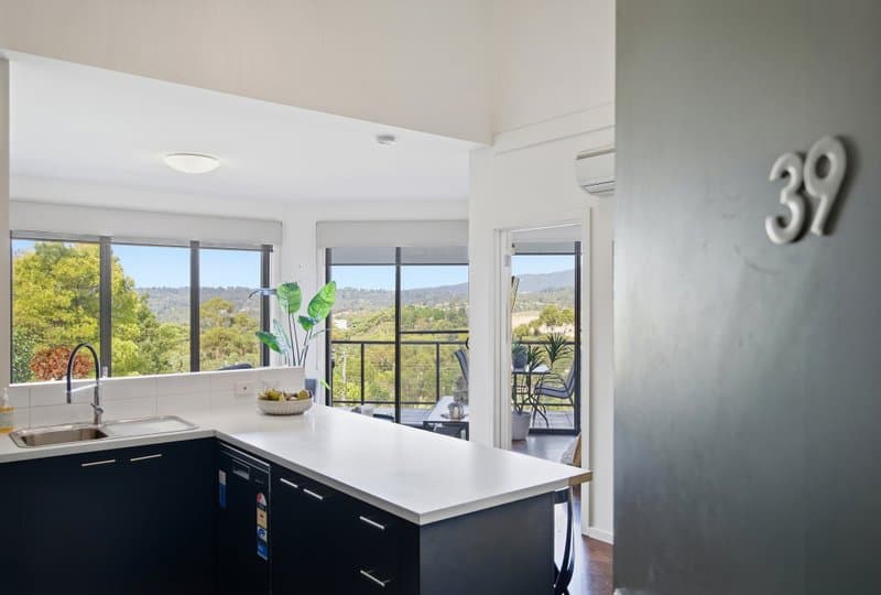 39 White Close, Lilydale - Image 1