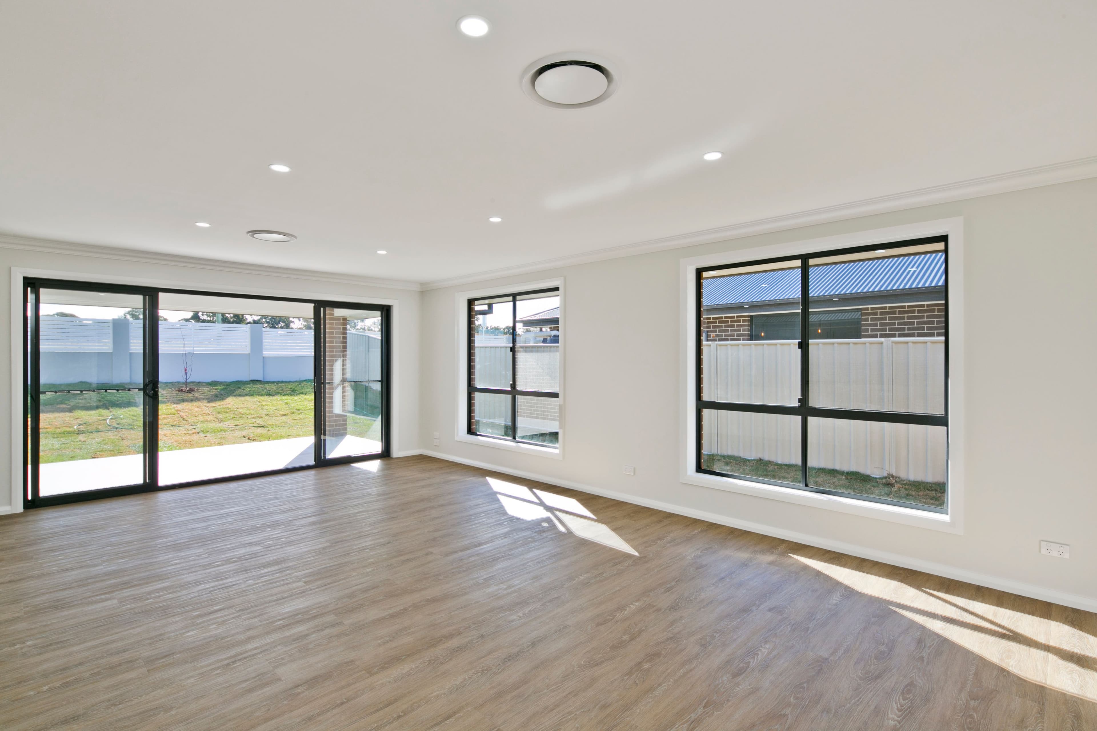 12 Quiberon Way, Goulburn - Thumbnail 2