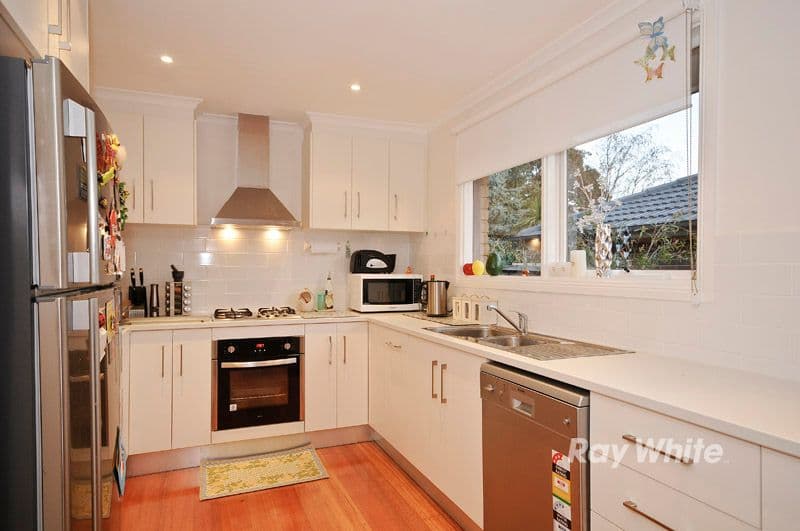 19 Hartington Drive, WANTIRNA VIC 3152, Wantirna - Thumbnail 2