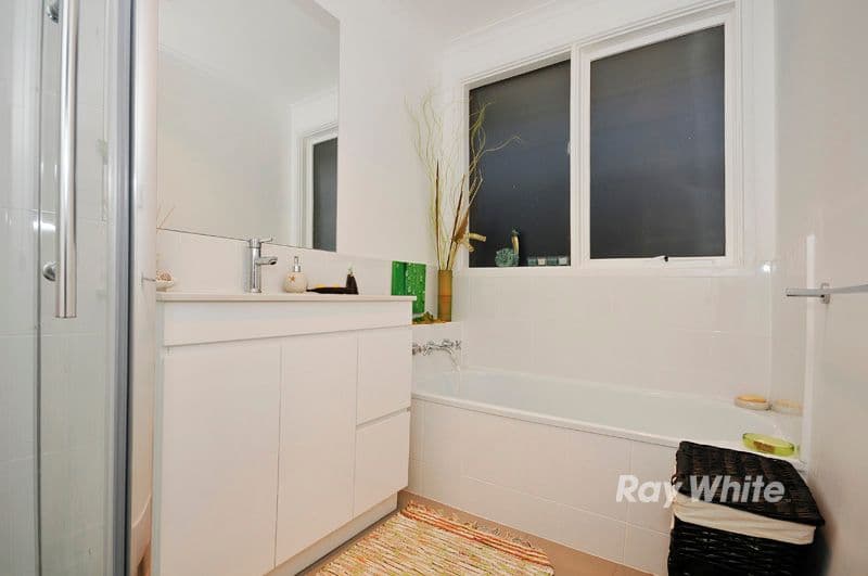 19 Hartington Drive, WANTIRNA VIC 3152, Wantirna - Thumbnail 4