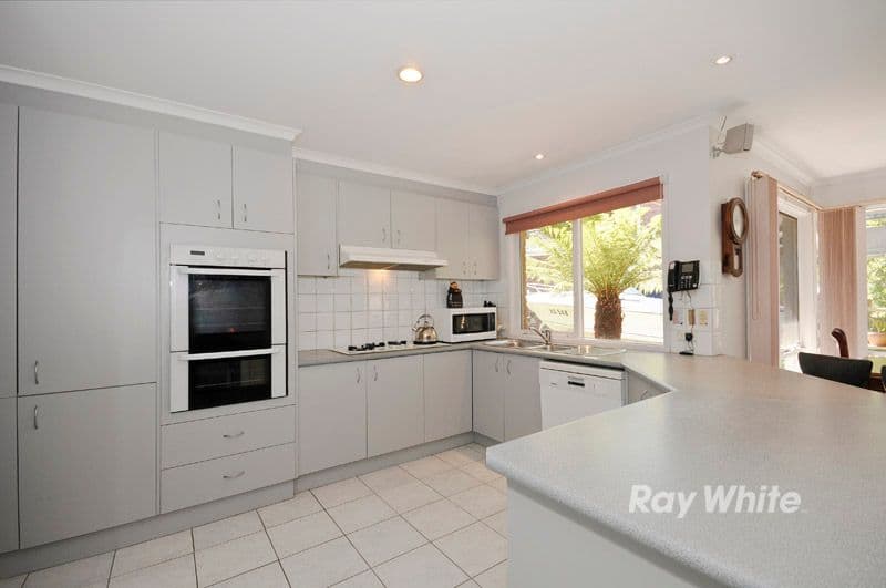 11 Liddamore Court, ROWVILLE VIC 3178, Rowville - Thumbnail 2