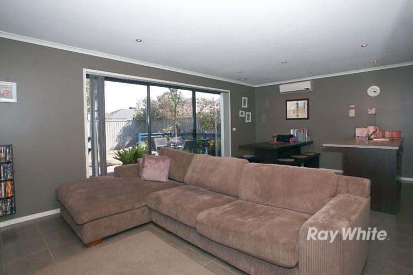 3 Mossman Drive, CRANBOURNE EAST VIC 3977, Cranbourne East - Thumbnail 6