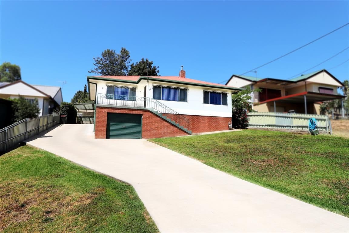 34 Clarke Street, Tumut - Image 1