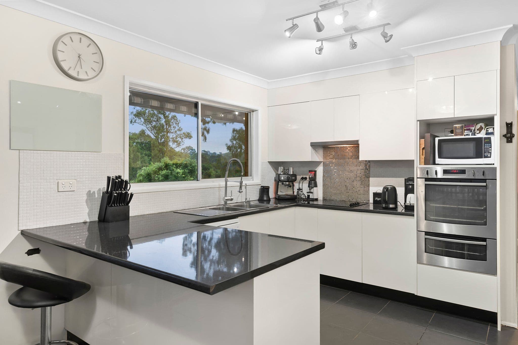 69 View Crescent, Arana Hills QLD 4054, Arana Hills - Thumbnail 2