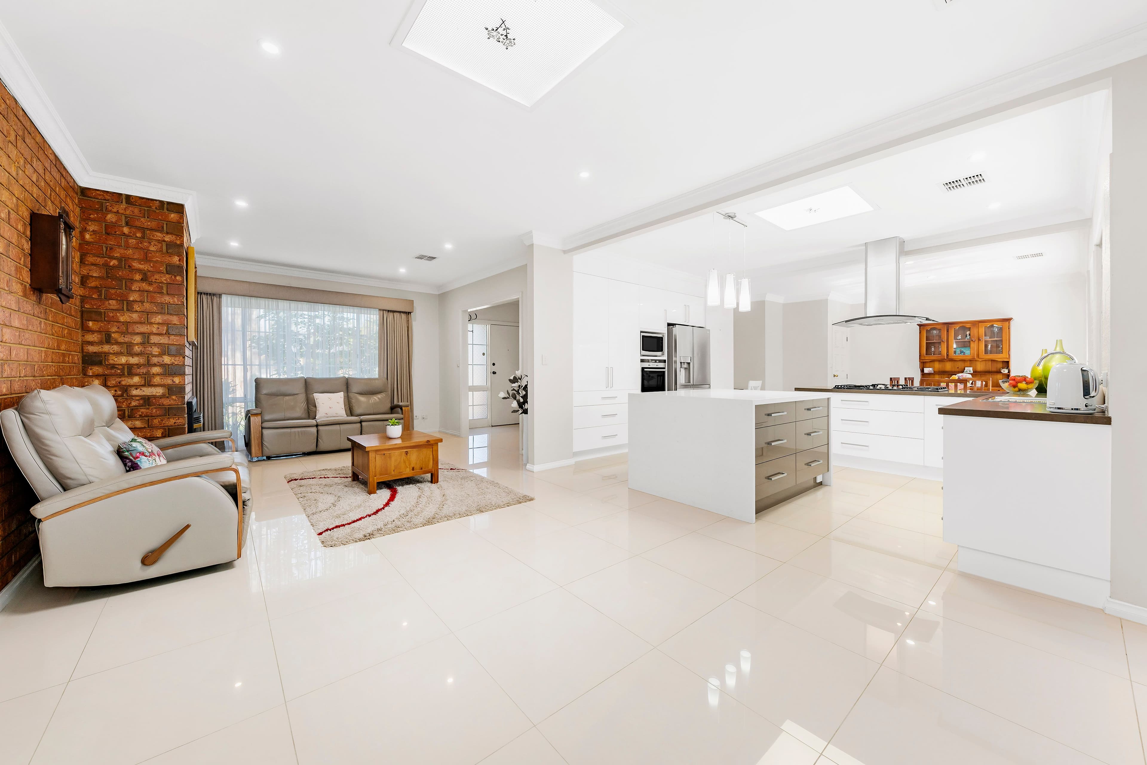 2 Devira Court, Rowville VIC 3178, Rowville - Thumbnail 2