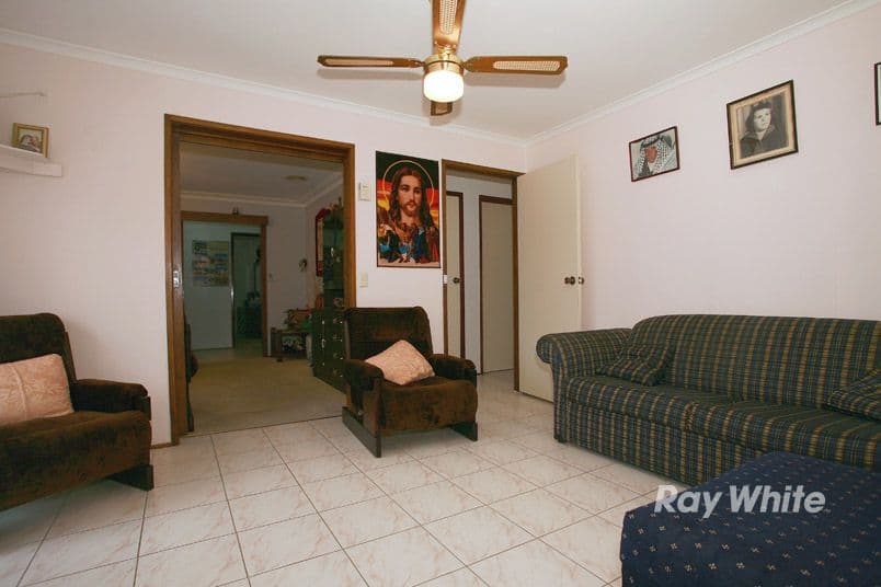 38 Matthew Flinders Avenue, ENDEAVOUR HILLS VIC 3802, Endeavour Hills - Thumbnail 4