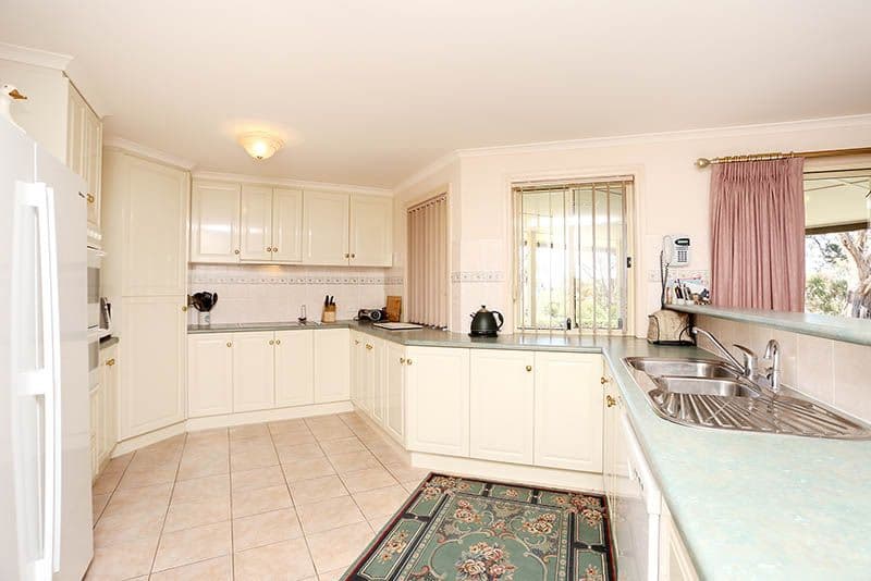8 March Court, CLARE SA 5453, Clare - Thumbnail 2