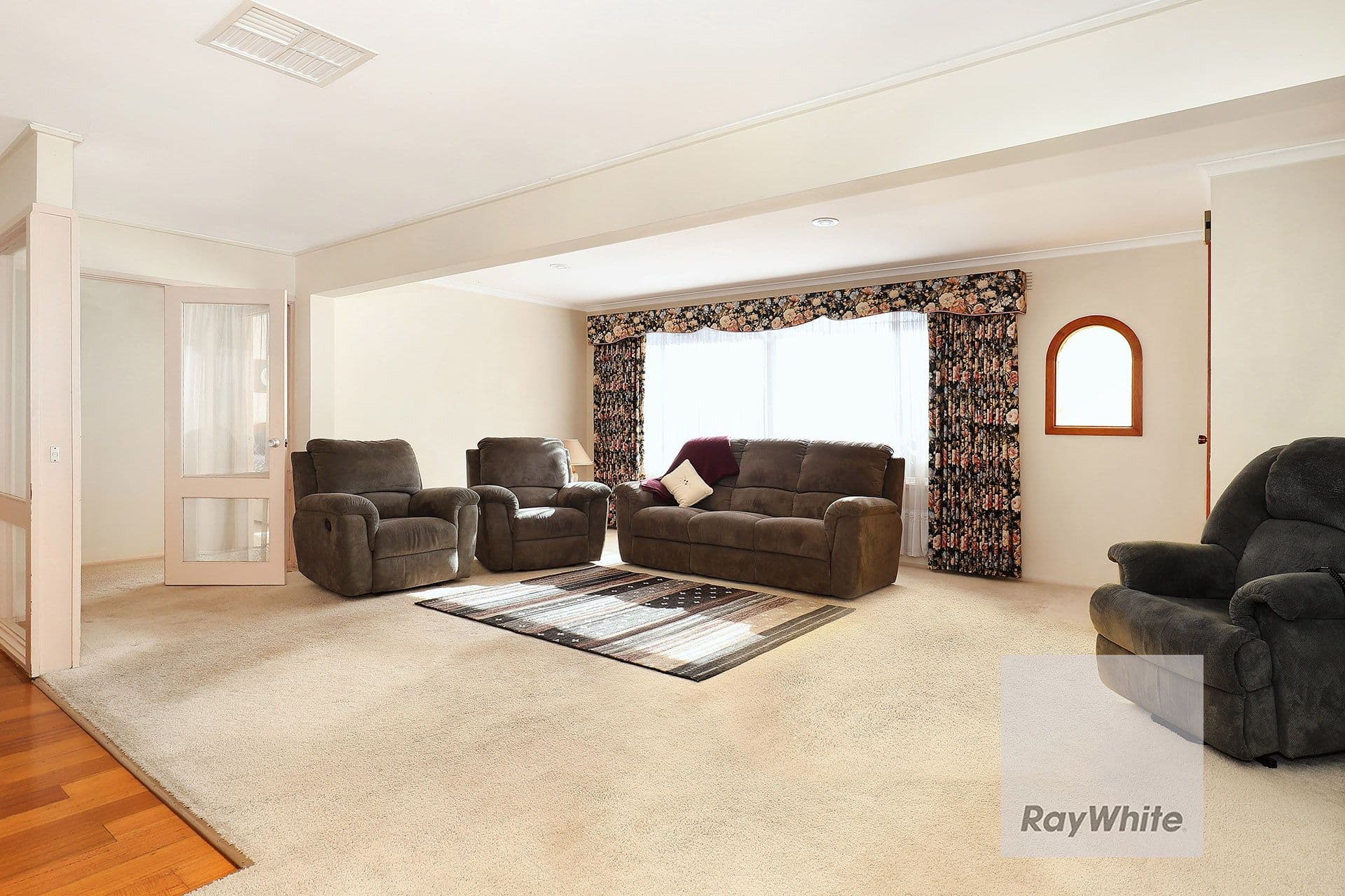 99 Taylor Drive, Gladstone Park VIC 3043, Gladstone Park - Thumbnail 3