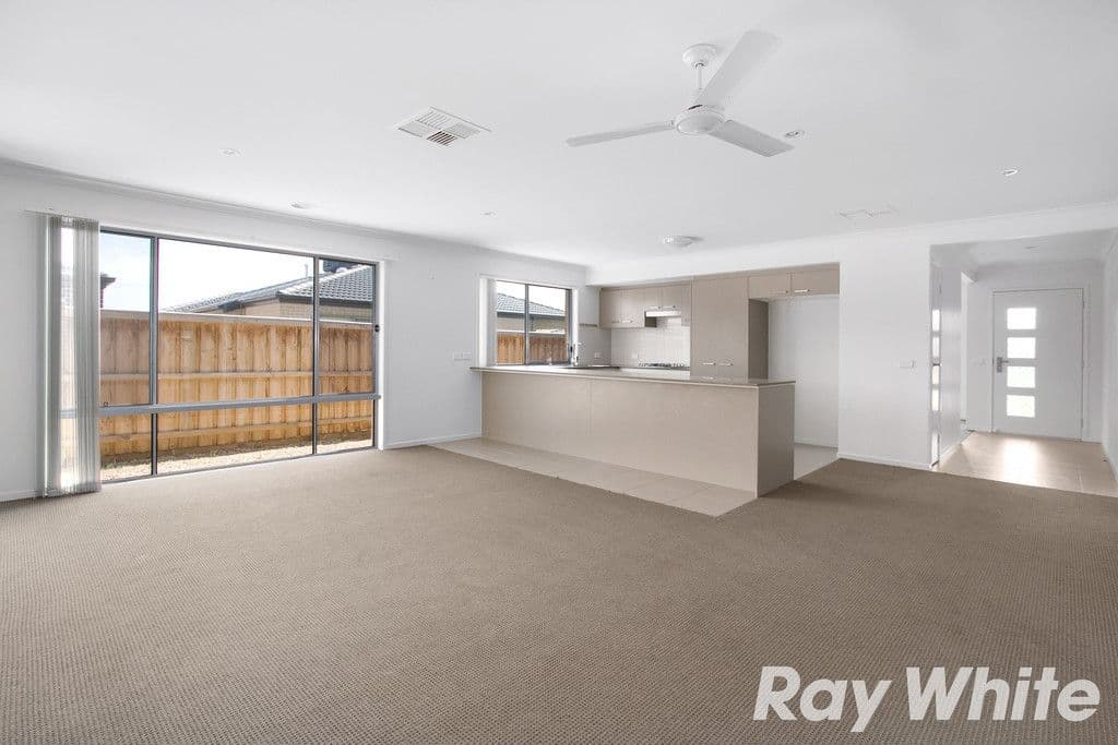 8 Naas Road, Clyde North VIC 3978, Clyde North - Thumbnail 3