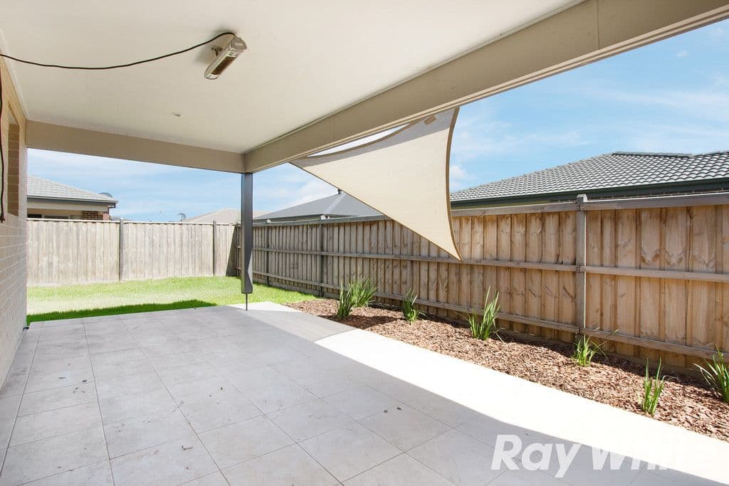 8 Naas Road, Clyde North VIC 3978, Clyde North - Thumbnail 4