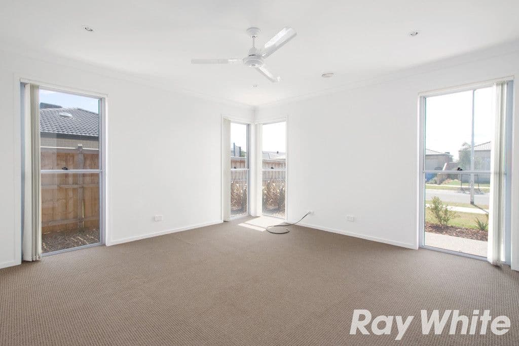 8 Naas Road, Clyde North VIC 3978, Clyde North - Thumbnail 5
