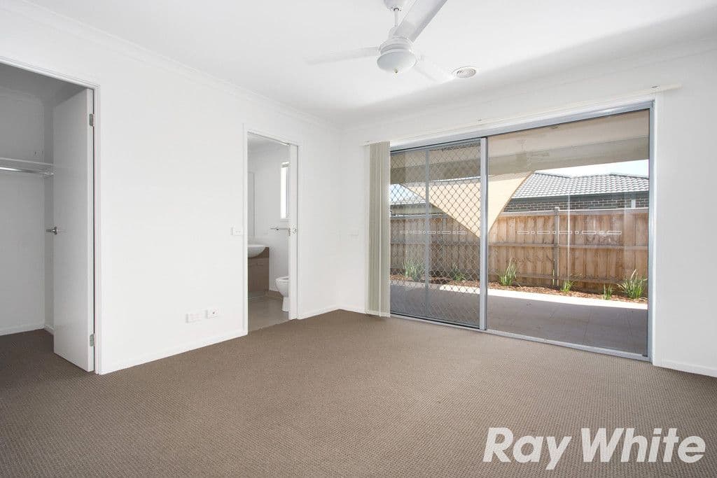 8 Naas Road, Clyde North VIC 3978, Clyde North - Thumbnail 6