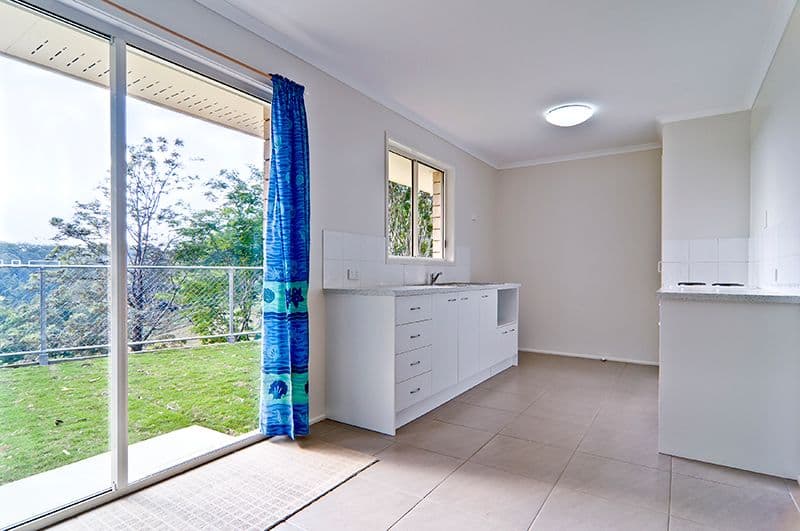 27 Panorama Drive, ROSEMOUNT QLD 4560, Rosemount - Thumbnail 4
