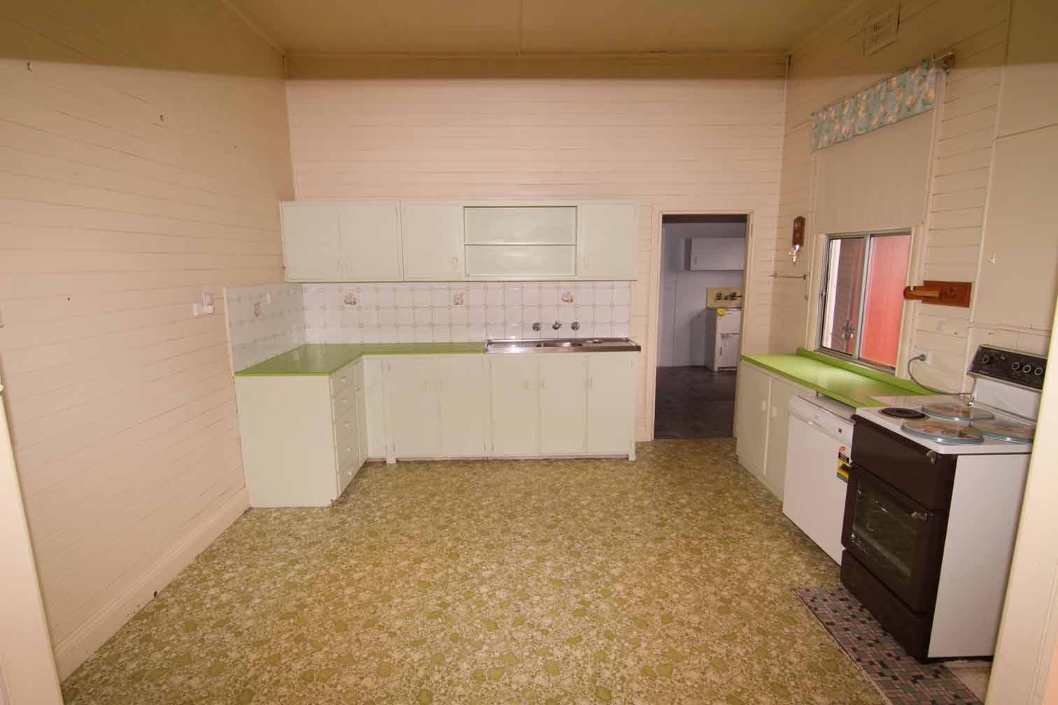 118 Macquarie, GLEN INNES NSW 2370, Glen Innes - Thumbnail 2