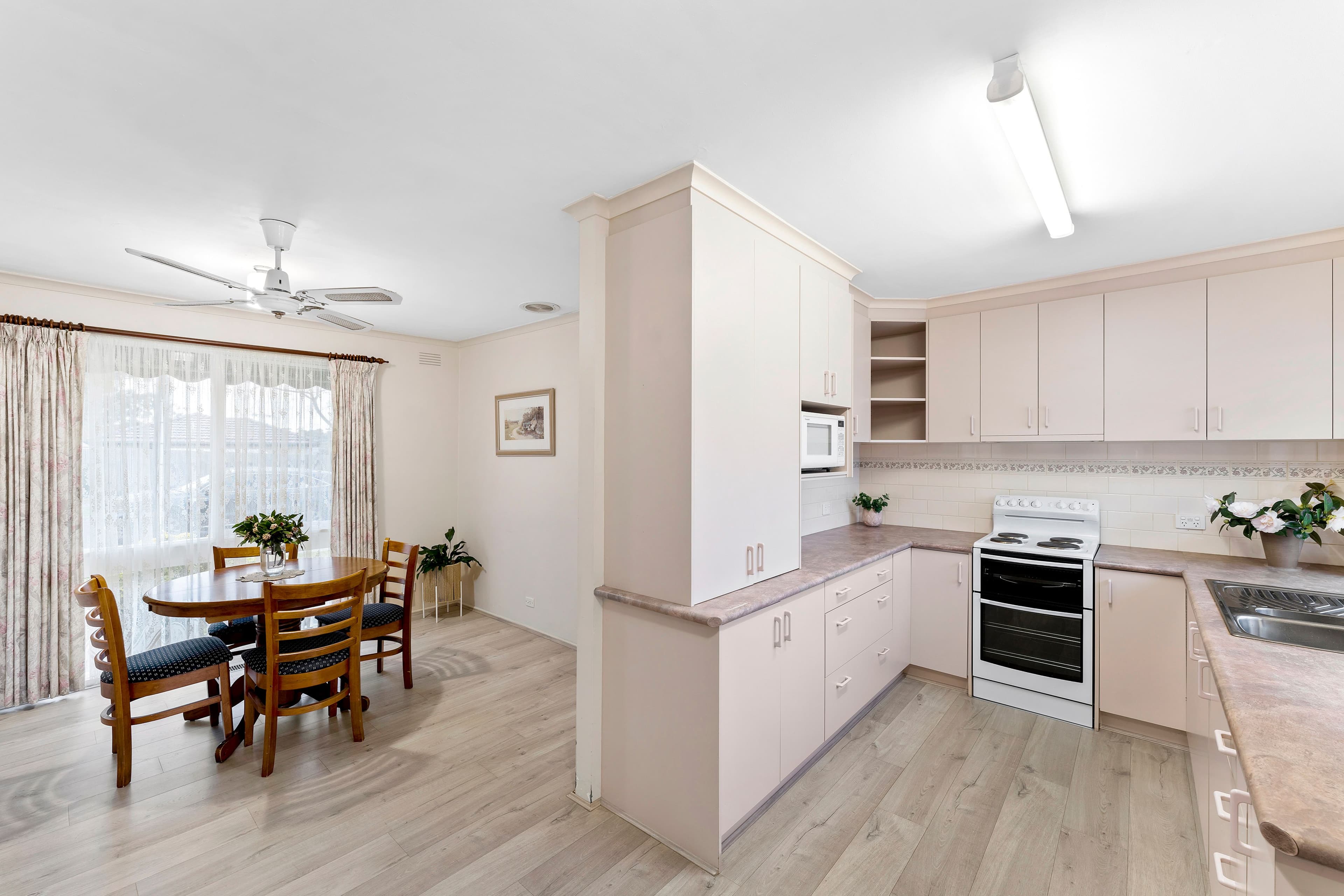 29 Ruthven Street, Sunbury VIC 3429, Sunbury - Thumbnail 2