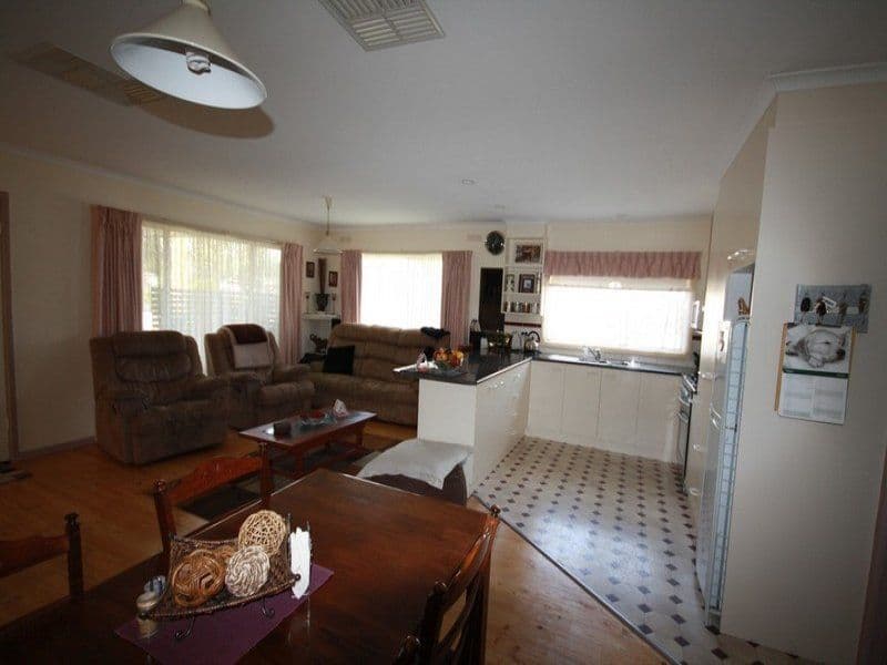 18 Baynes Street, ROCHESTER VIC 3561, Rochester - Thumbnail 7