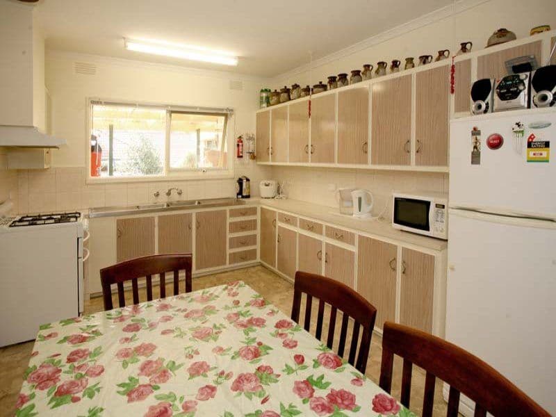 10 Kinnoull Grove, GLEN WAVERLEY VIC 3150, Glen Waverley - Thumbnail 3