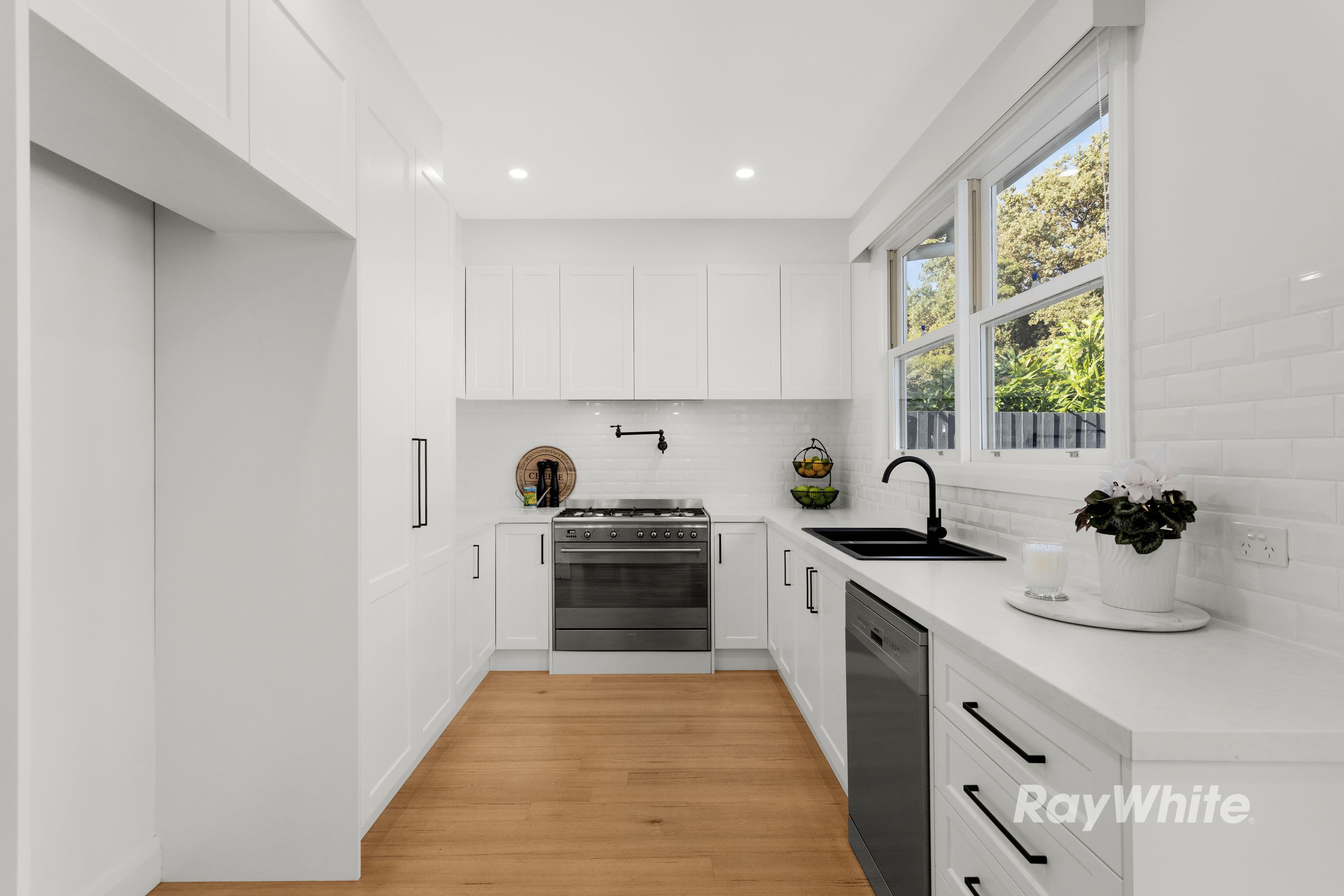 46 Eleebana Avenue, Hughesdale VIC 3166, Hughesdale - Thumbnail 7