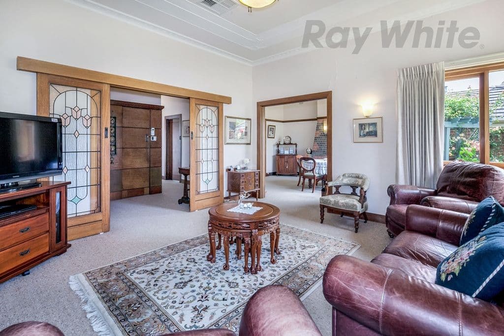 11 Brawn Avenue, Lake Wendouree VIC 3350, Lake Wendouree - Thumbnail 2
