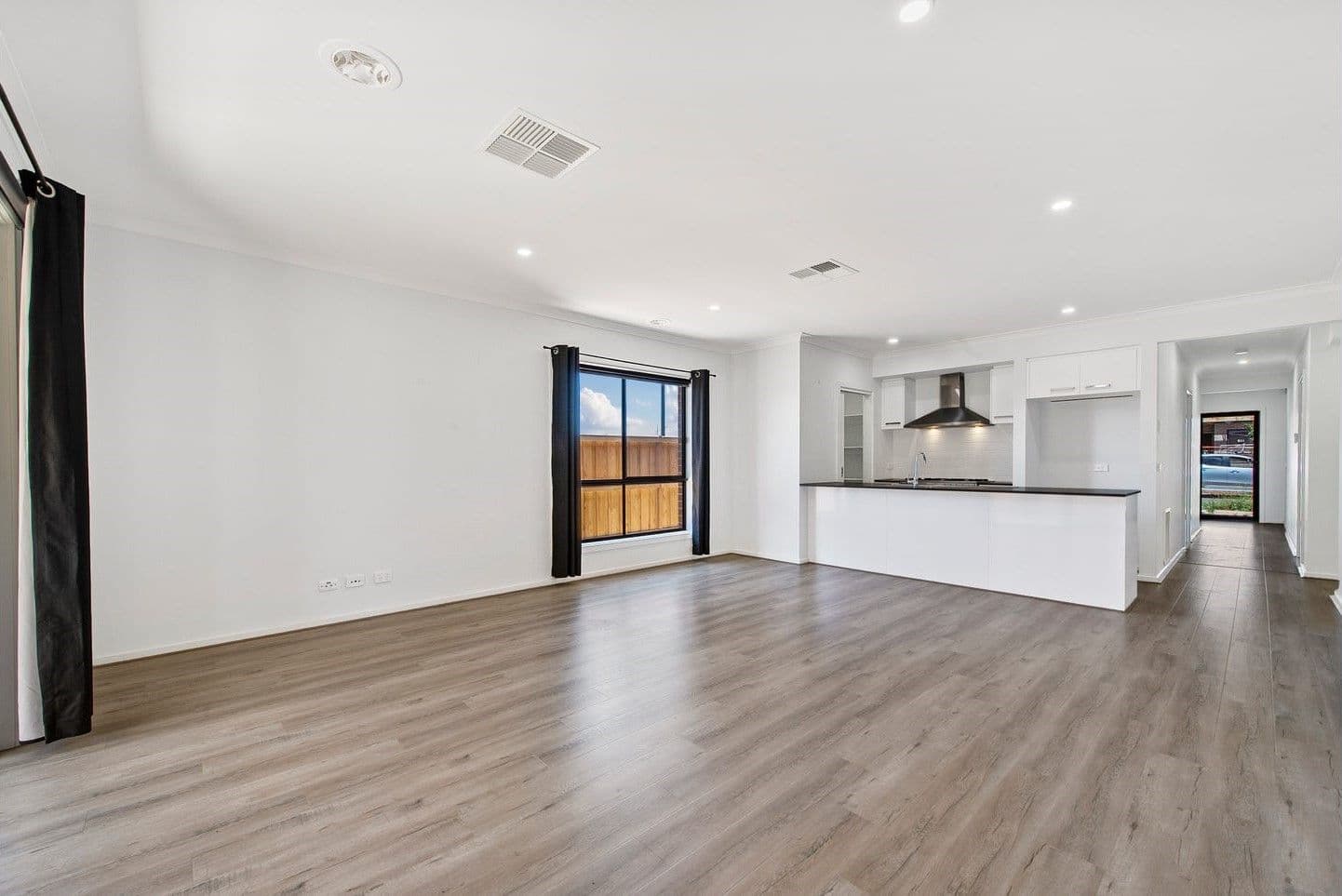 10 Gilfillan Circuit, THORNHILL PARK VIC 3335, Thornhill Park - Thumbnail 4