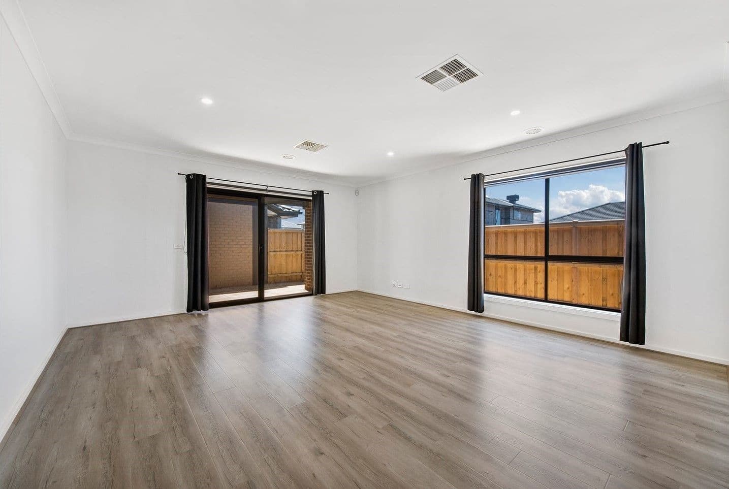 10 Gilfillan Circuit, THORNHILL PARK VIC 3335, Thornhill Park - Thumbnail 5