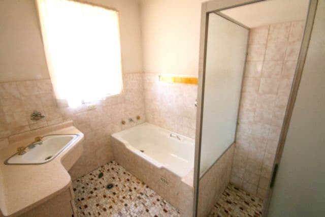 119 Amaroo Avenue, GEORGES HALL NSW 2198, Georges Hall - Thumbnail 5