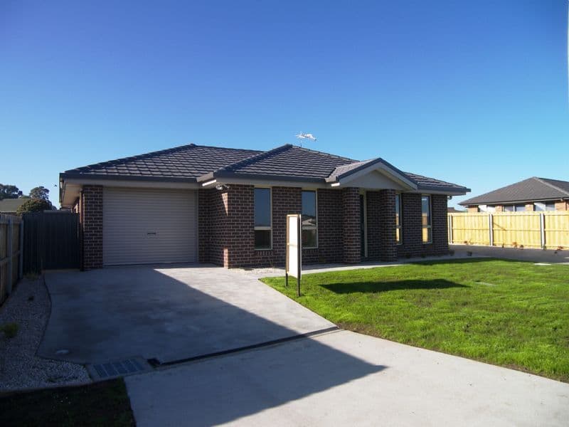 4 Eastfield Drive, NEWNHAM TAS 7248, Newnham - Thumbnail 2