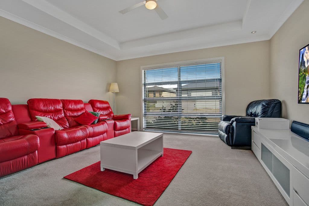 27 Kelly Circle, Rutherford NSW 2320, Rutherford - Thumbnail 2