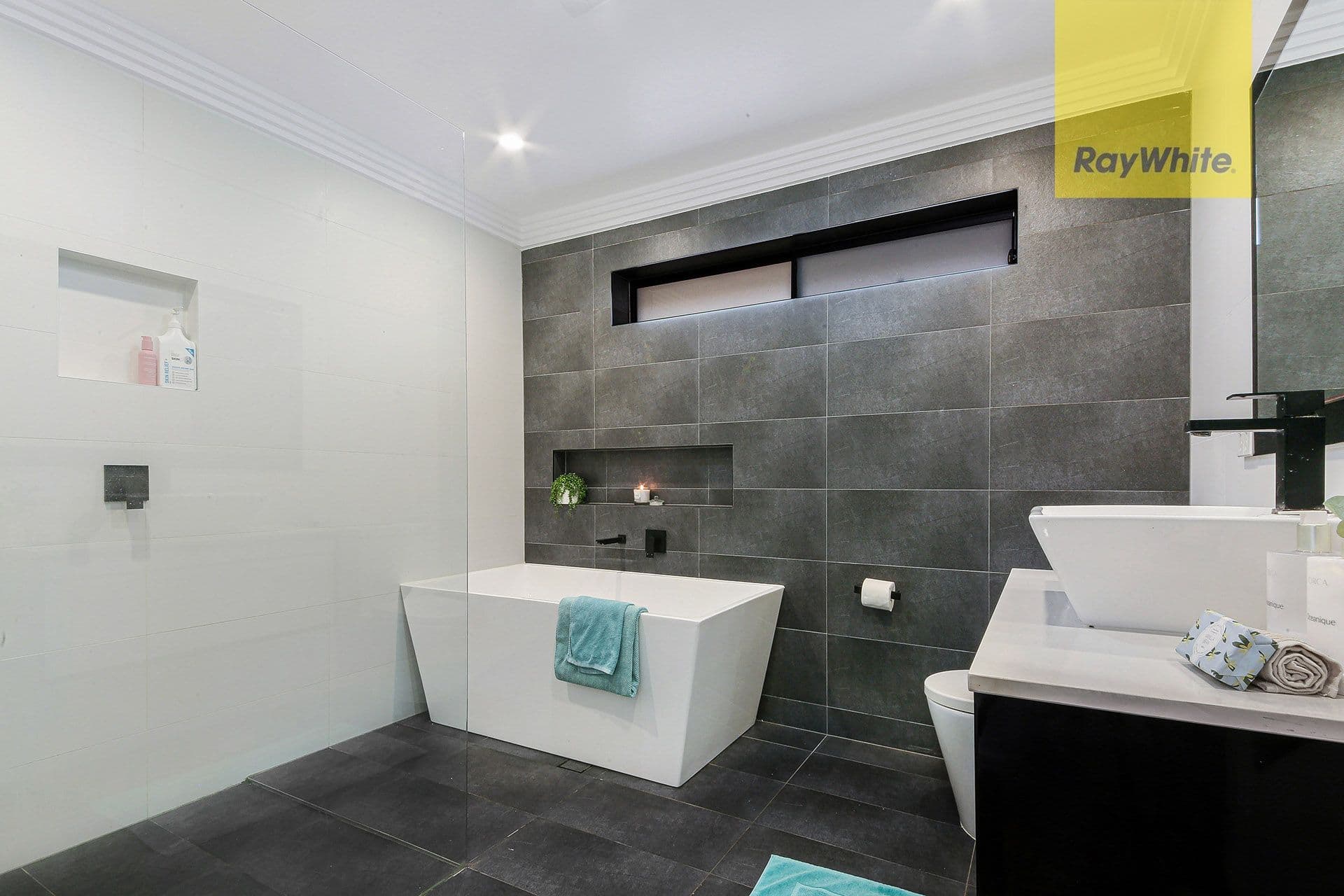 3 Pozieres Avenue, Milperra NSW 2214, Milperra - Thumbnail 4