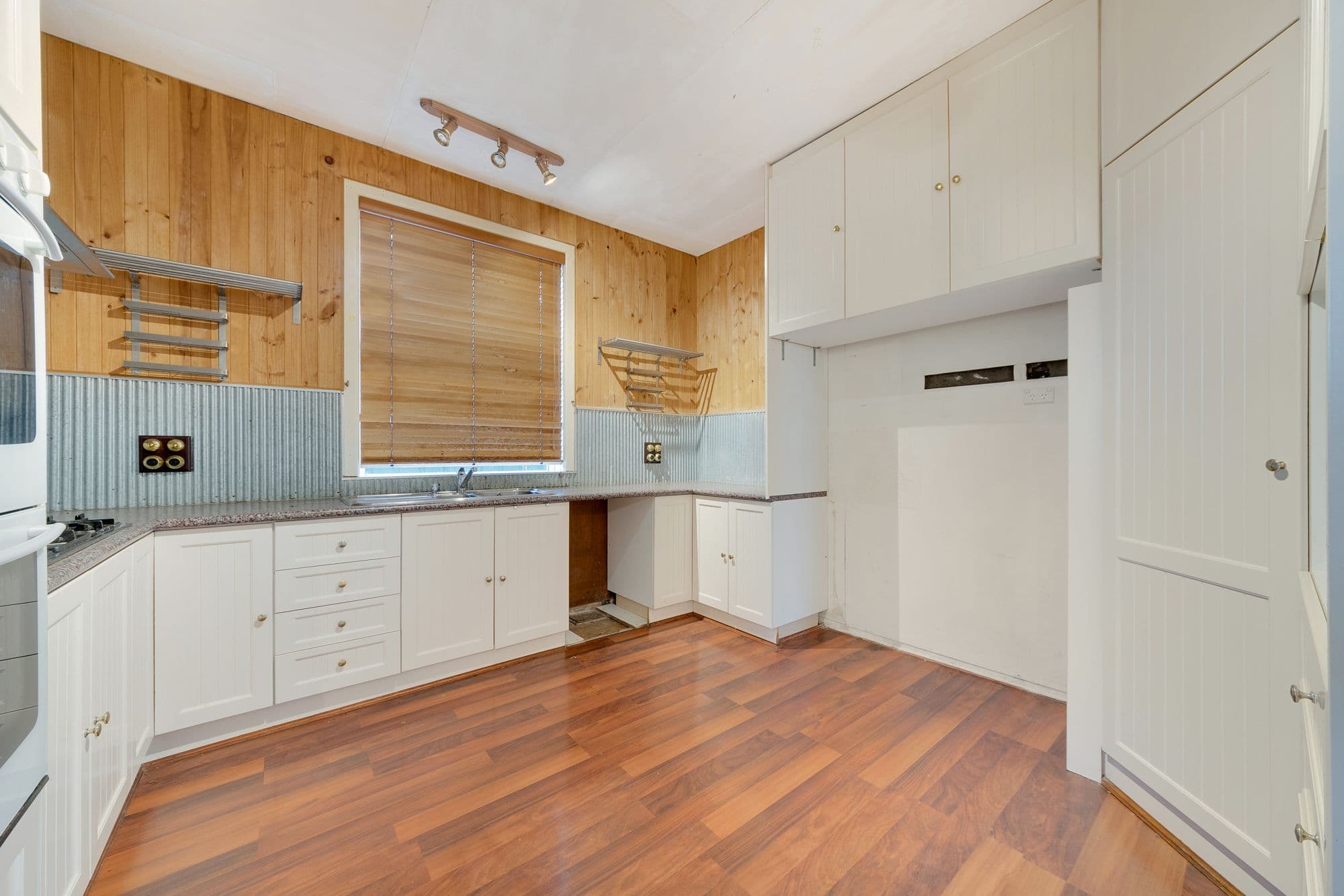 160 Harrow Road, Glenfield - Thumbnail 3