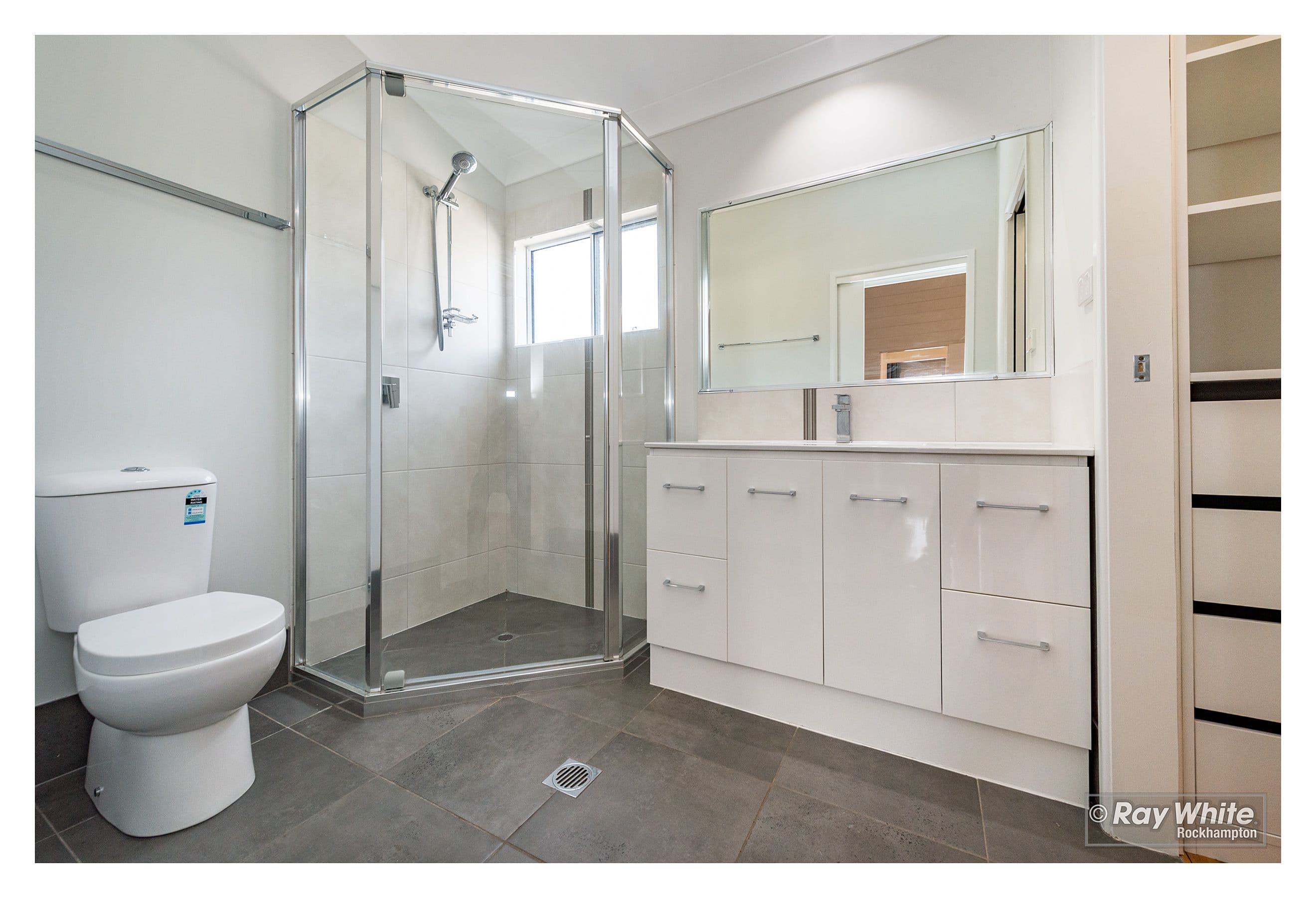 12 Arnold Street, Allenstown QLD 4700, Allenstown - Thumbnail 3