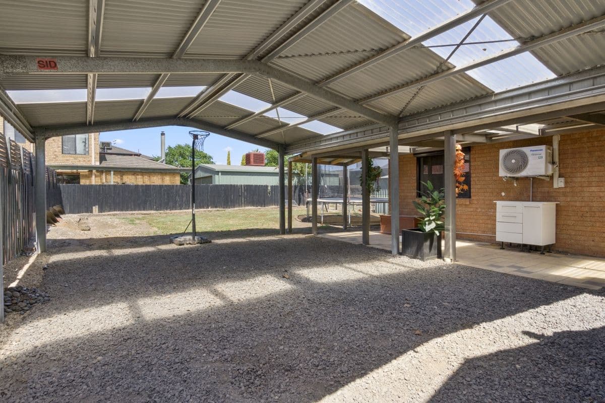 2 Briardale Drive, Werribee VIC 3030, Werribee - Thumbnail 3