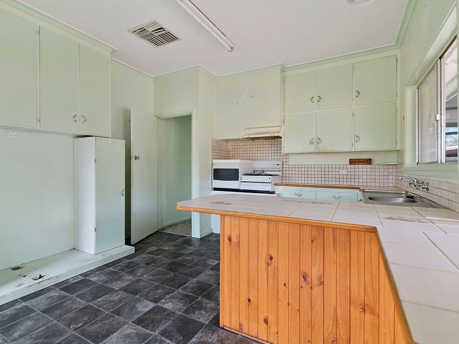 48 Fox Street, BENALLA VIC 3673, Benalla - Thumbnail 3