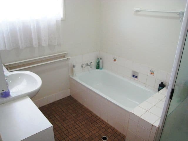 13 Dawn Crescent, Emerald QLD 4720, Emerald - Thumbnail 8