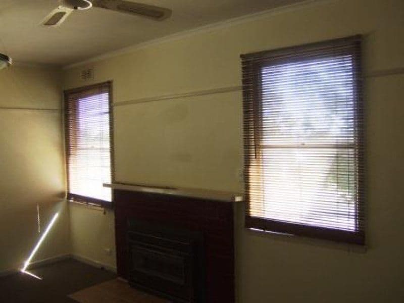 75 Chisholm Crescent, SEYMOUR VIC 3660, Seymour - Thumbnail 4
