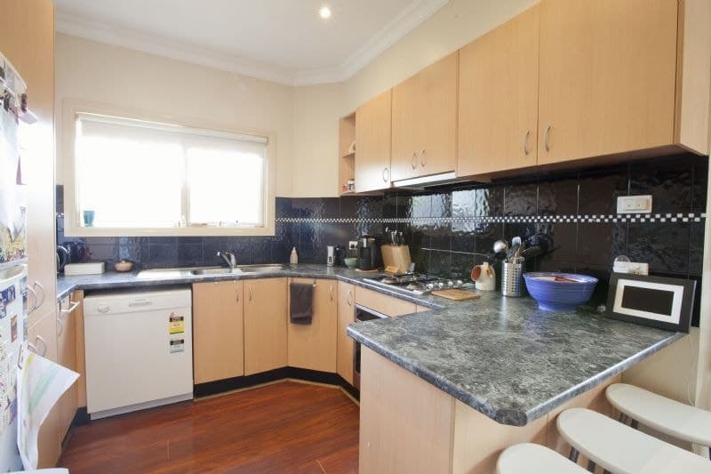 2/4 Kingsville Street, Kingsville - Thumbnail 3