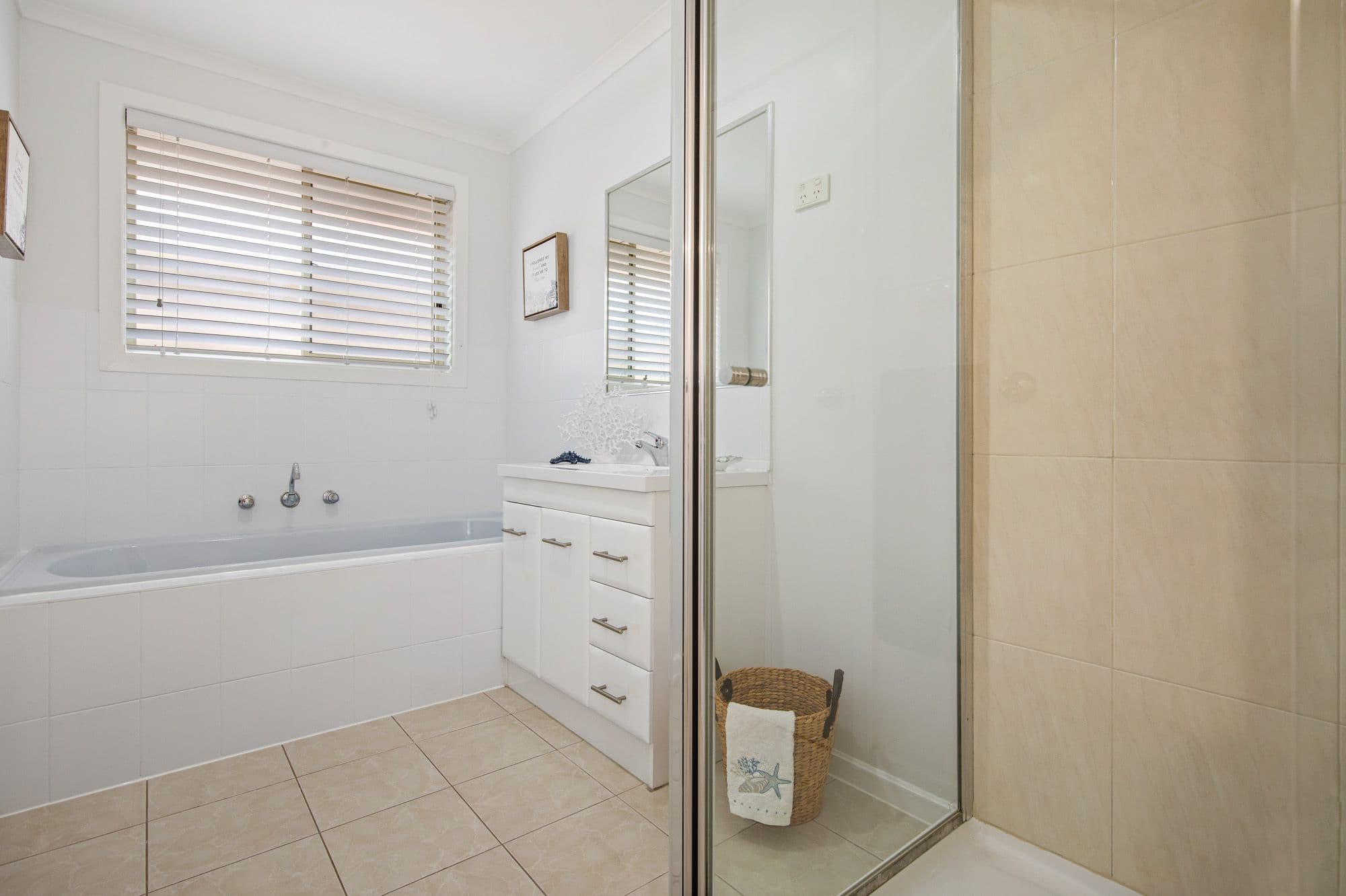 44 Tatman Drive, Altona Meadows VIC 3028, Altona Meadows - Thumbnail 3