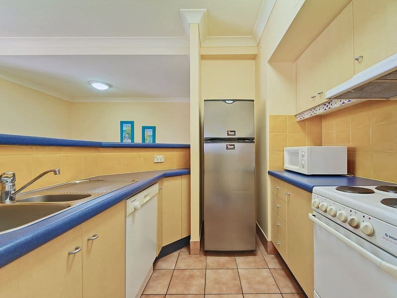 39 'Aruba Sands' 11 Philip Avenue, BROADBEACH QLD 4218, Broadbeach - Thumbnail 3