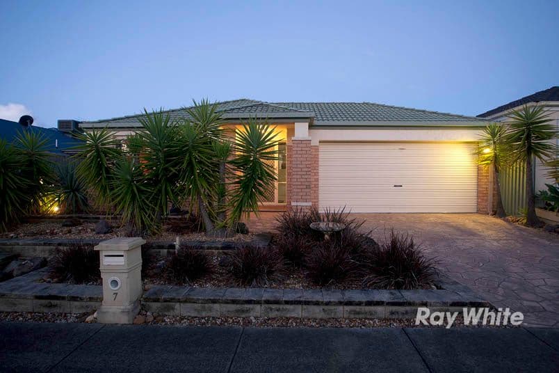 7 Greenock Crescent, CRANBOURNE EAST VIC 3977, Cranbourne East - Image 1