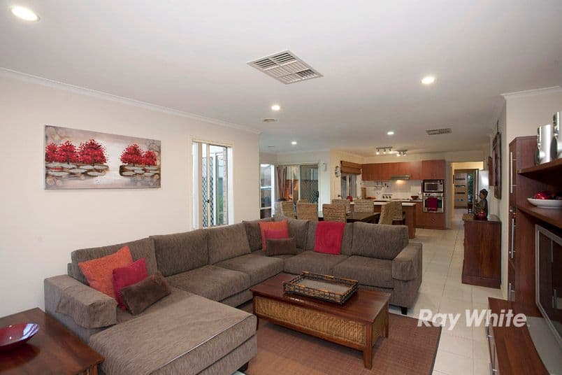 7 Greenock Crescent, CRANBOURNE EAST VIC 3977, Cranbourne East - Thumbnail 2