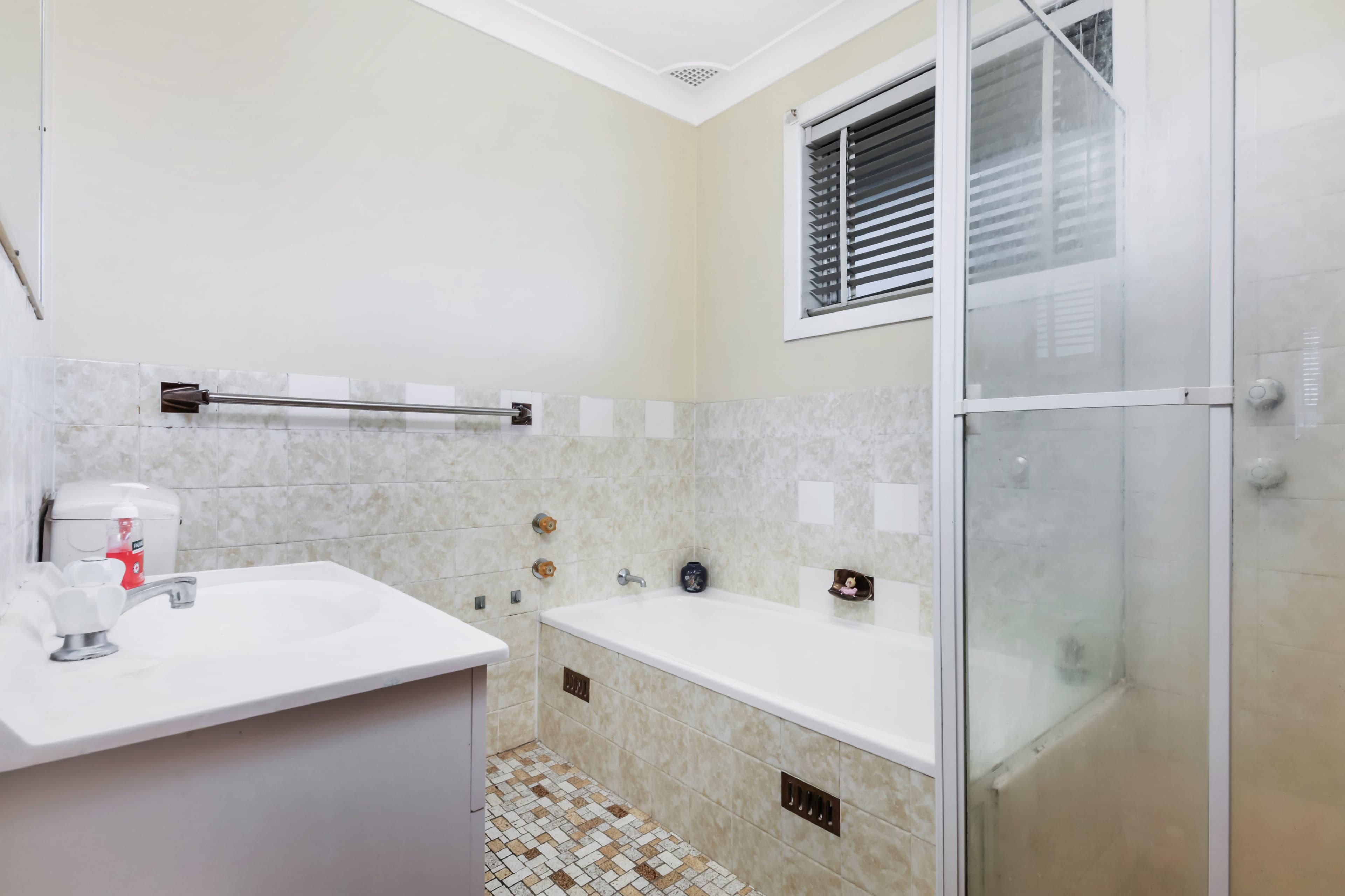15 Doyle Road, Revesby NSW 2212, Revesby - Thumbnail 5