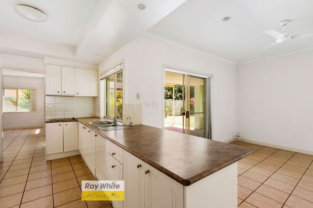 6 Herington Close, Arundel QLD 4214, Arundel - Thumbnail 4