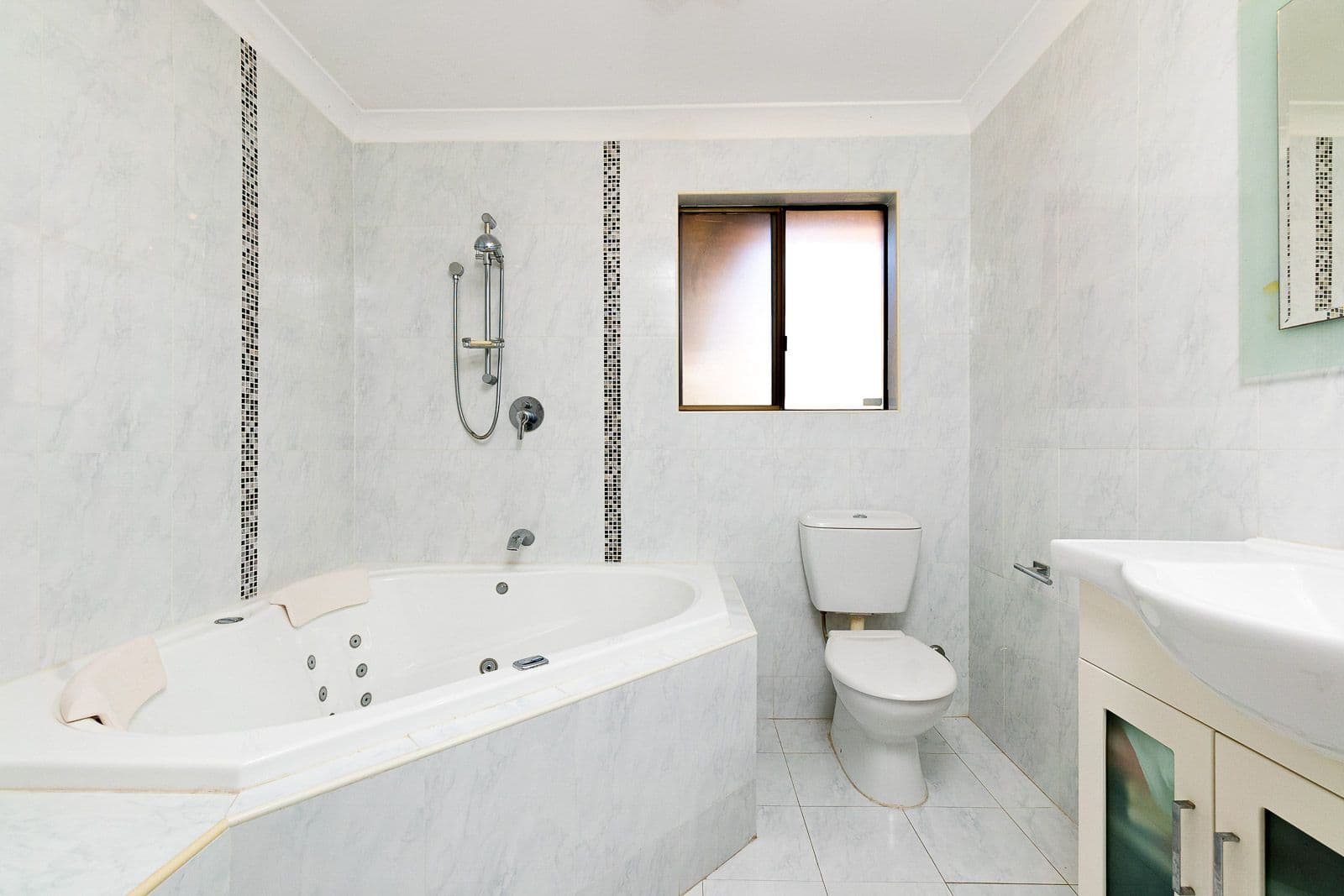 52 Shanke Crescent, Kings Langley NSW 2147, Kings Langley - Thumbnail 7