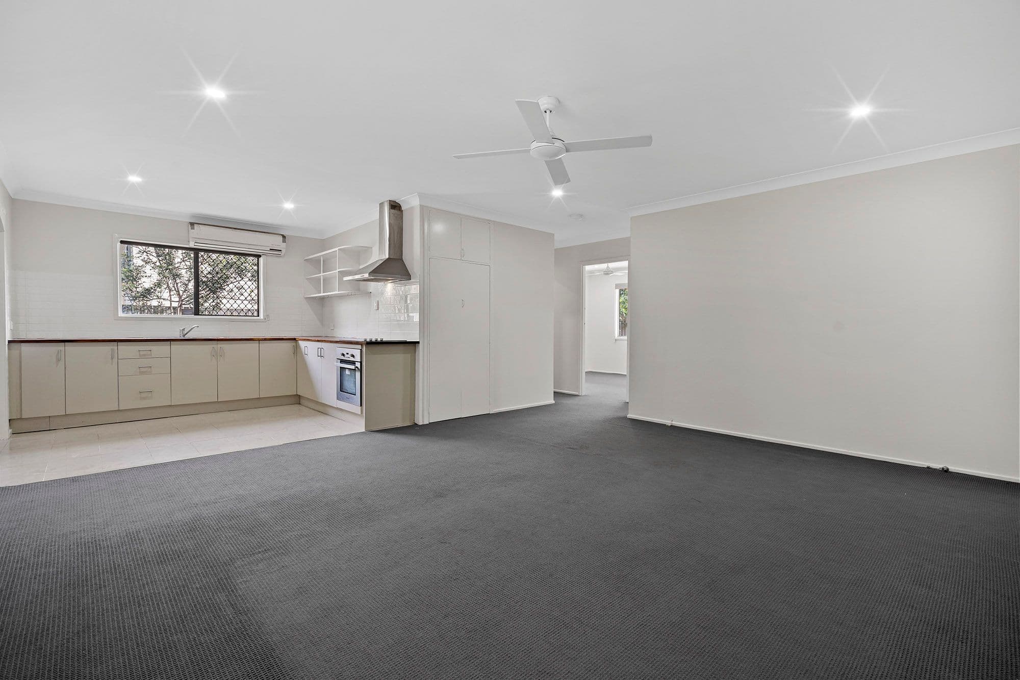 142 Jacaranda Avenue, Logan Central QLD 4114, Logan Central - Thumbnail 3